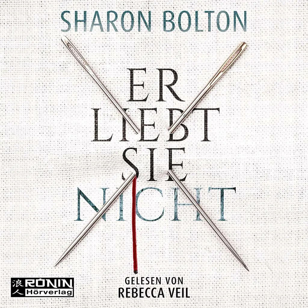 Cover des Hörbuchs Er liebt sie nicht von Sharon Bolton, mit Nadeln durch weißen Stoff und Titeltext durchstochen.
